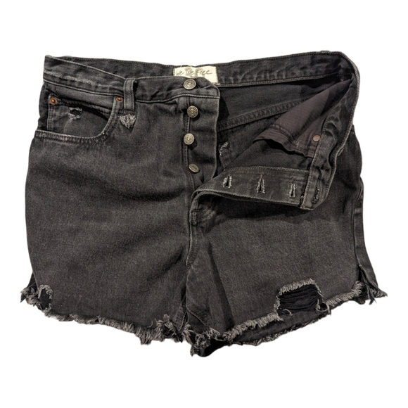 We The Free Pants - We The Free by Free People Black denim distressed shorts. Button fly Women's 30.
